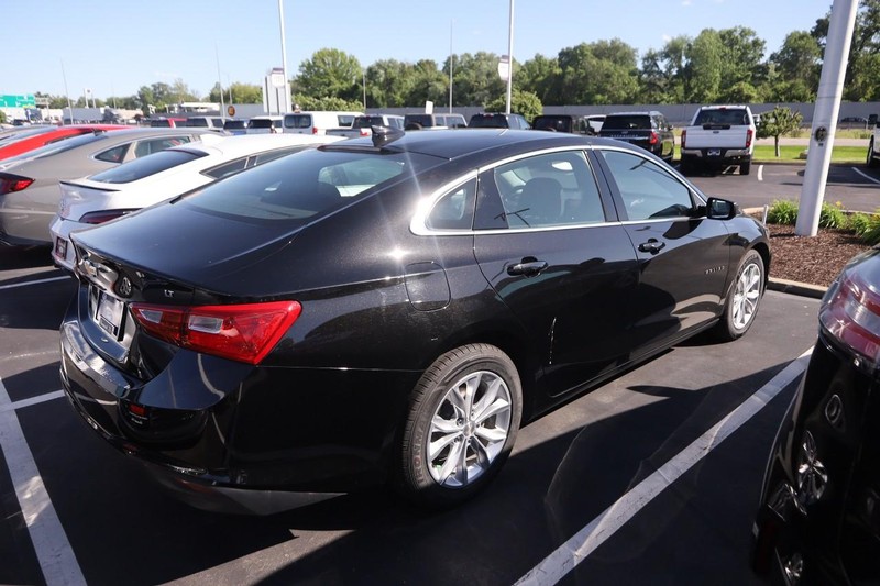 Chevrolet Malibu Vehicle Image 05