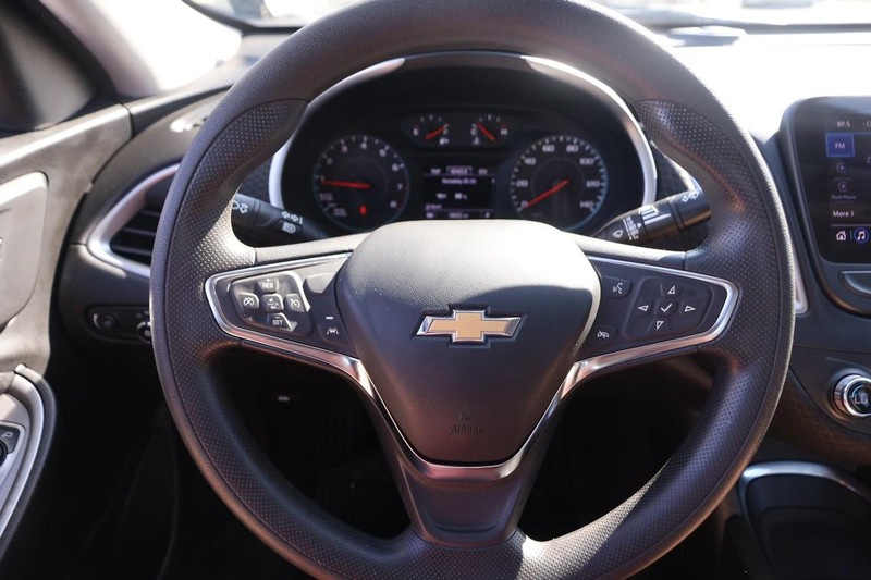 Chevrolet Malibu Vehicle Image 10