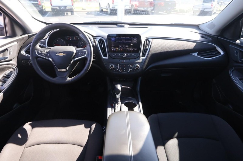Chevrolet Malibu Vehicle Image 18
