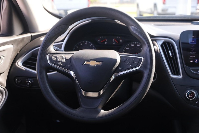 Chevrolet Malibu Vehicle Image 20