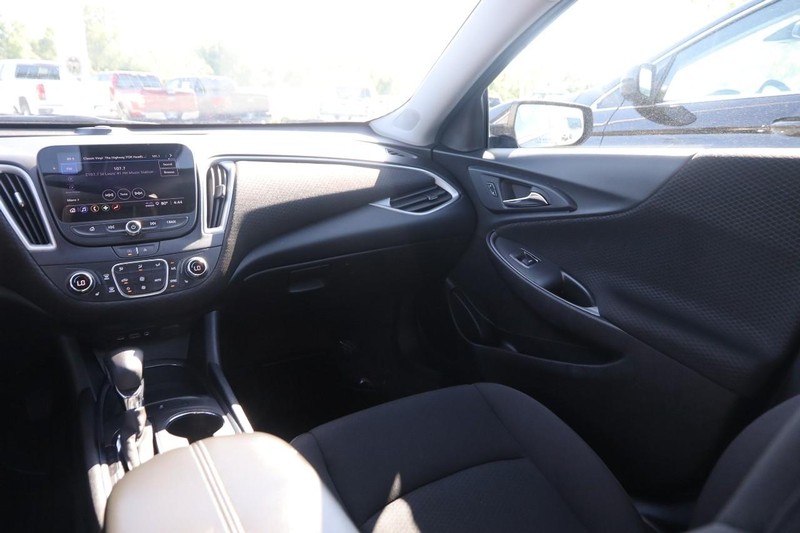 Chevrolet Malibu Vehicle Image 22