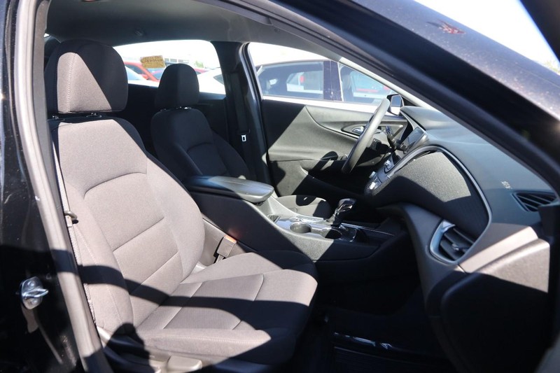 Chevrolet Malibu Vehicle Image 23