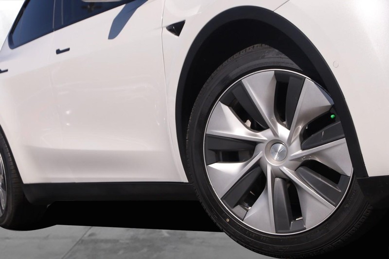 Tesla Model Y Vehicle Image 03