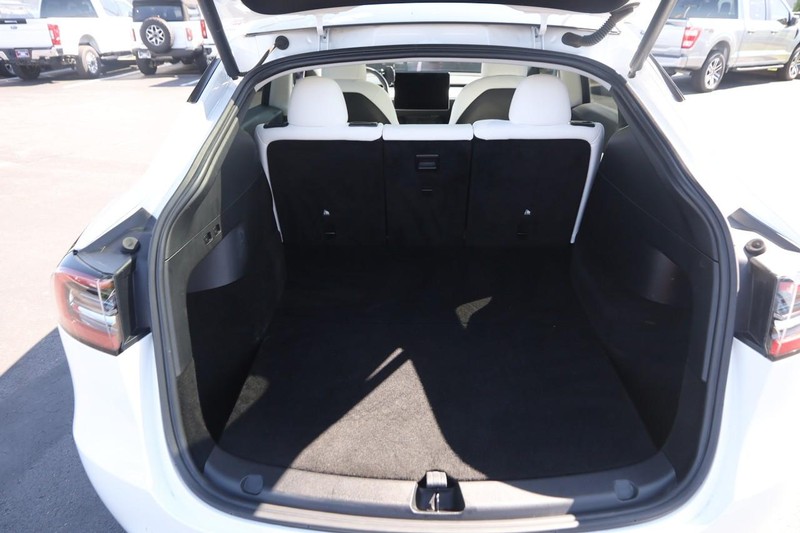 Tesla Model Y Vehicle Image 06