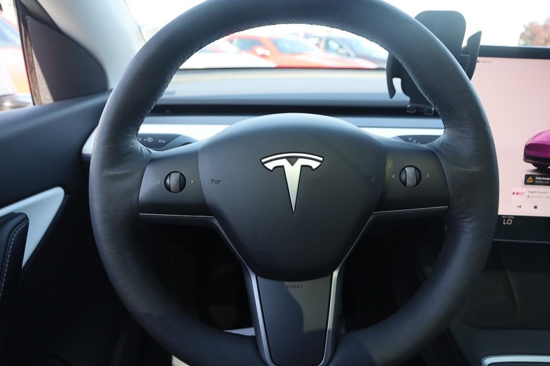Tesla Model Y Vehicle Image 11