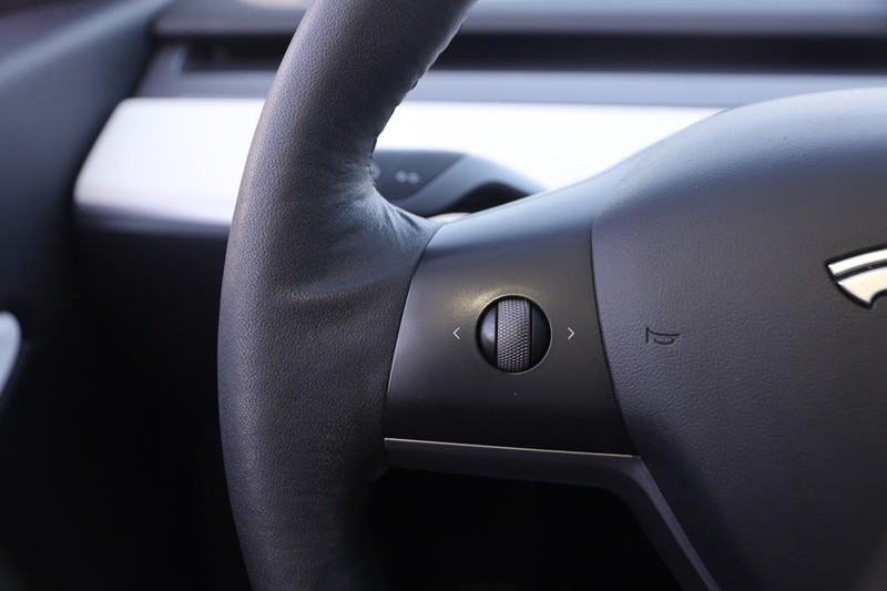 Tesla Model Y Vehicle Image 12