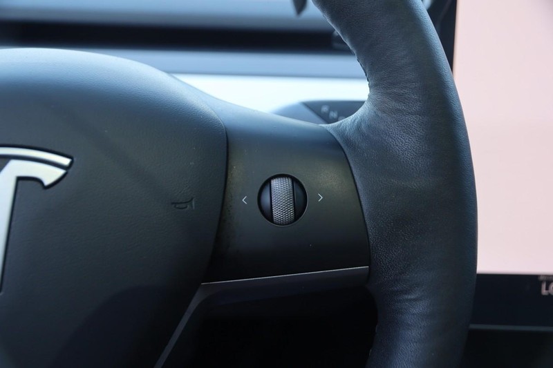 Tesla Model Y Vehicle Image 13
