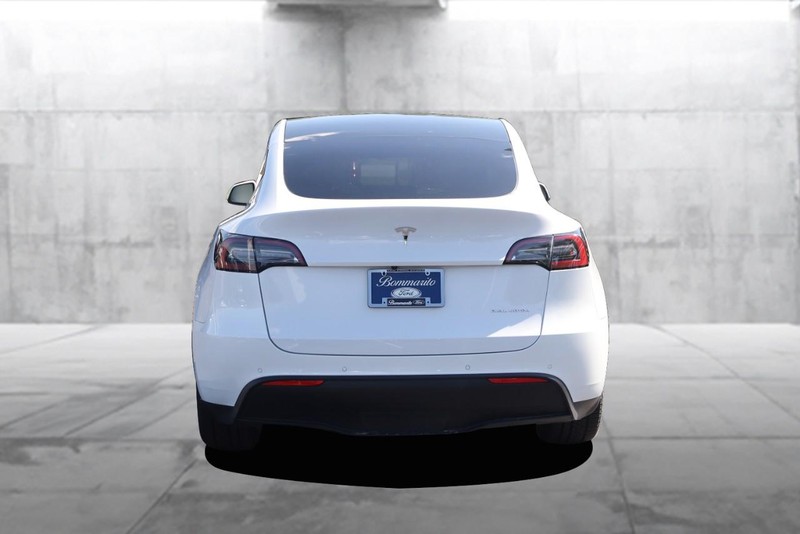 Tesla Model Y Vehicle Image 15