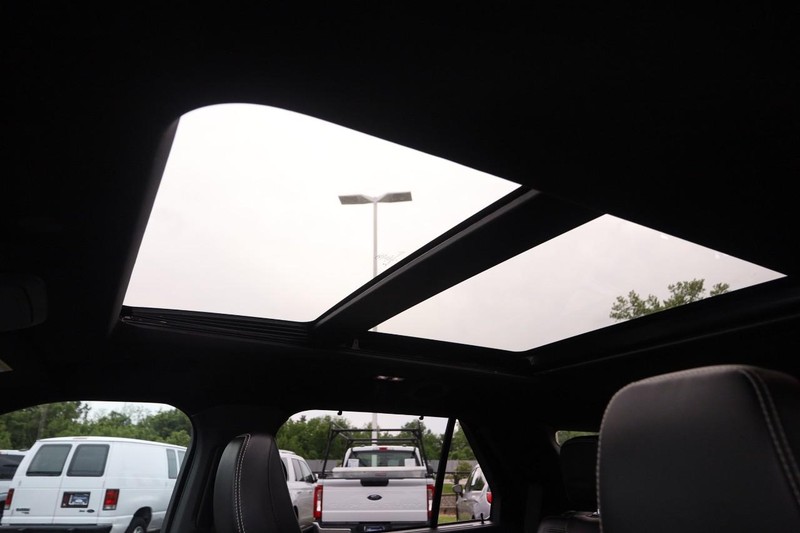Ford Explorer Vehicle Image 09