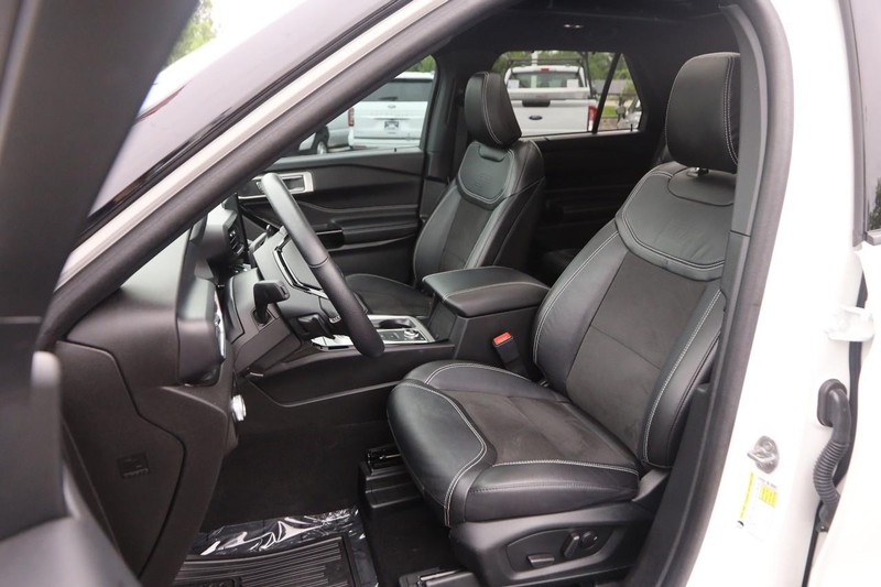 Ford Explorer Vehicle Image 10