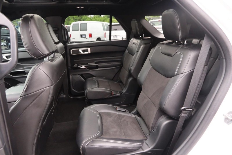 Ford Explorer Vehicle Image 11