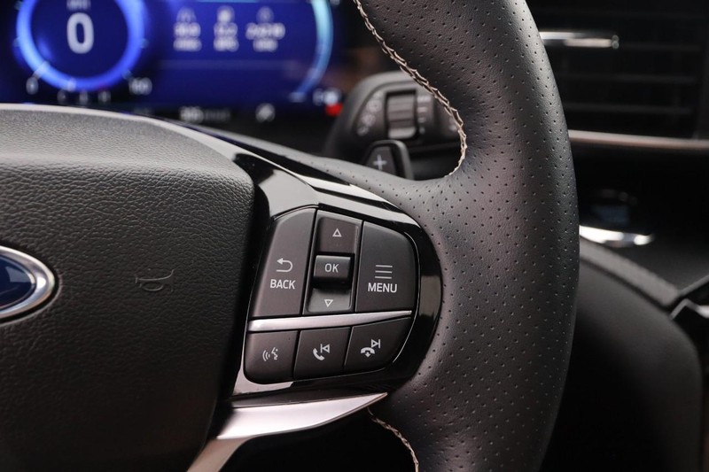 Ford Explorer Vehicle Image 15