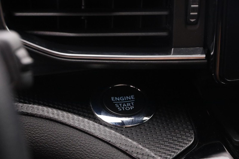 Ford Explorer Vehicle Image 17