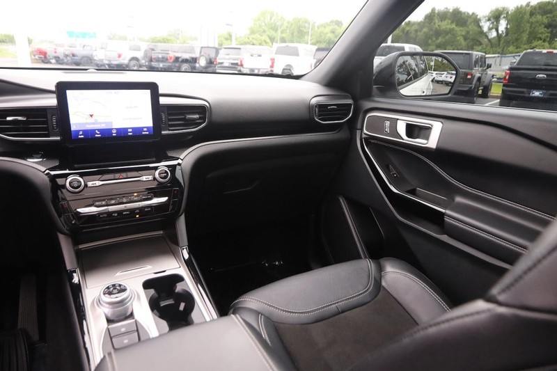 Ford Explorer Vehicle Image 27