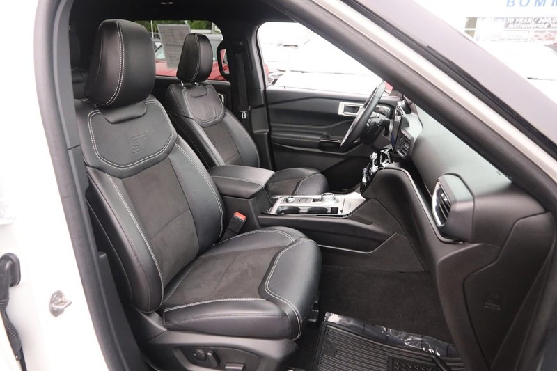 Ford Explorer Vehicle Image 29