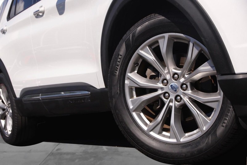 Ford Explorer Vehicle Image 03
