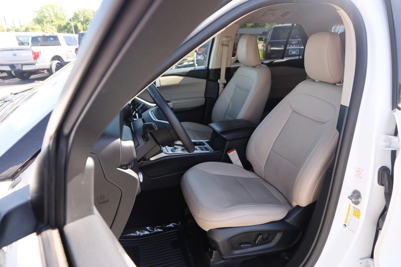 Ford Explorer Vehicle Image 09