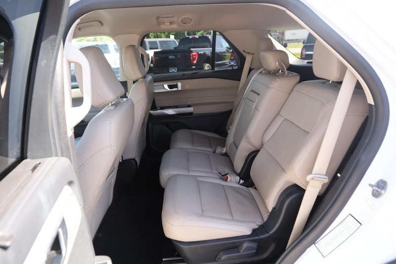 Ford Explorer Vehicle Image 10