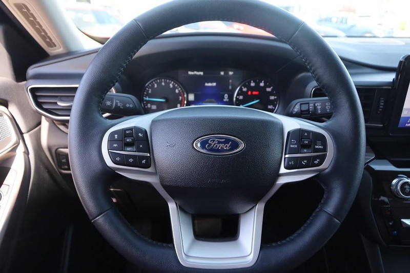 Ford Explorer Vehicle Image 12