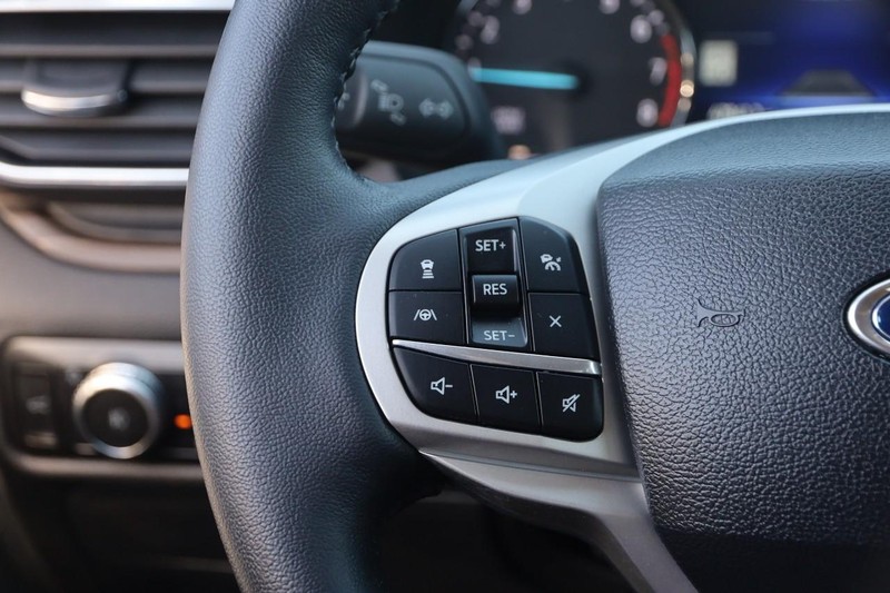 Ford Explorer Vehicle Image 13