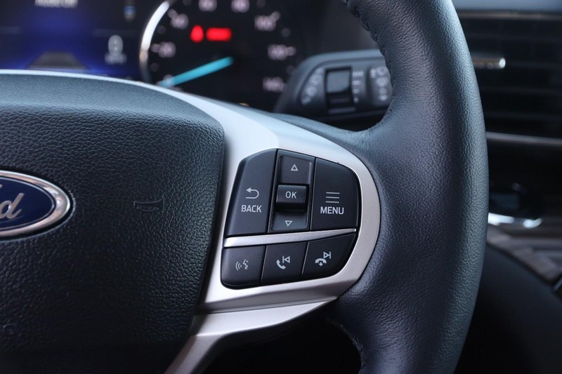 Ford Explorer Vehicle Image 14