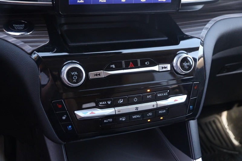 Ford Explorer Vehicle Image 19