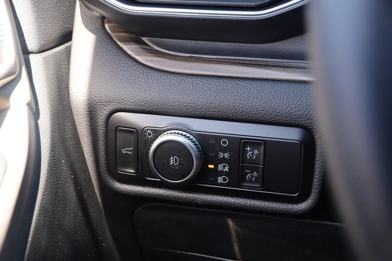 Ford Explorer Vehicle Image 21
