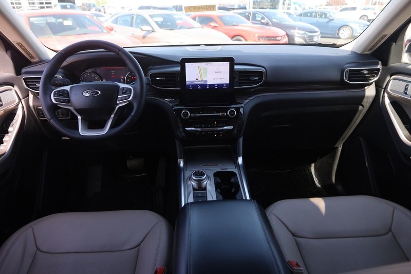 Ford Explorer Vehicle Image 22