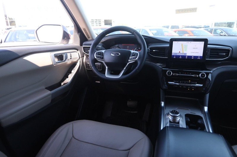 Ford Explorer Vehicle Image 23