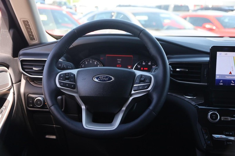 Ford Explorer Vehicle Image 24
