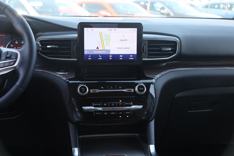 Ford Explorer Vehicle Image 25