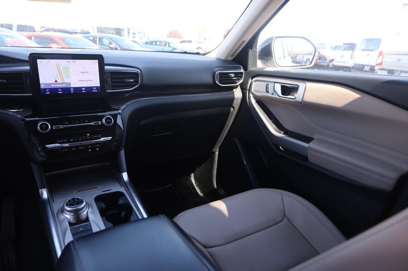 Ford Explorer Vehicle Image 26
