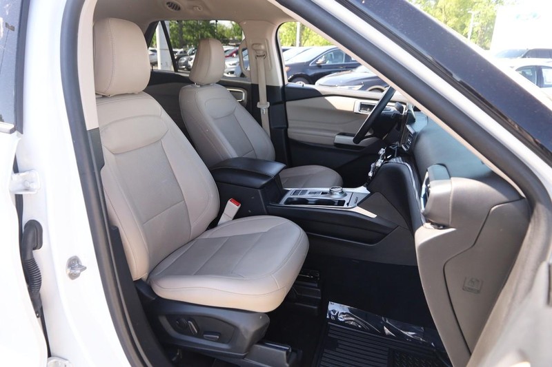 Ford Explorer Vehicle Image 27