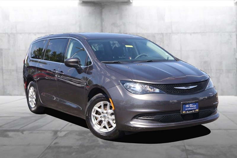 Chrysler Voyager Vehicle Image 02