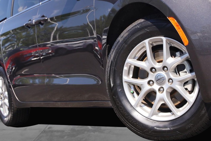 Chrysler Voyager Vehicle Image 03