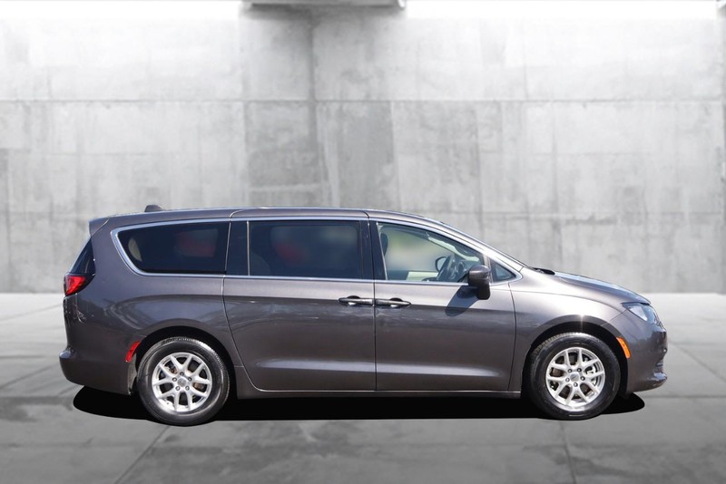 Chrysler Voyager Vehicle Image 05