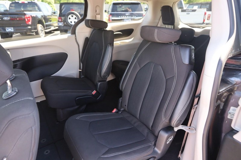 Chrysler Voyager Vehicle Image 10