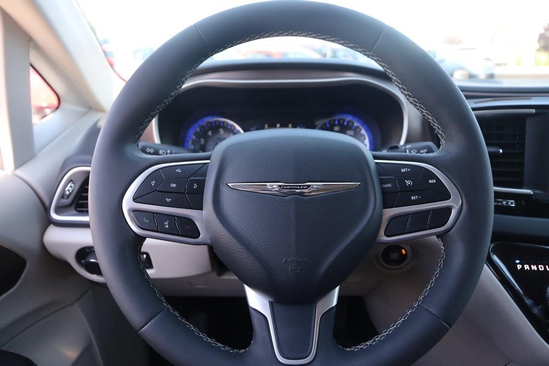 Chrysler Voyager Vehicle Image 12