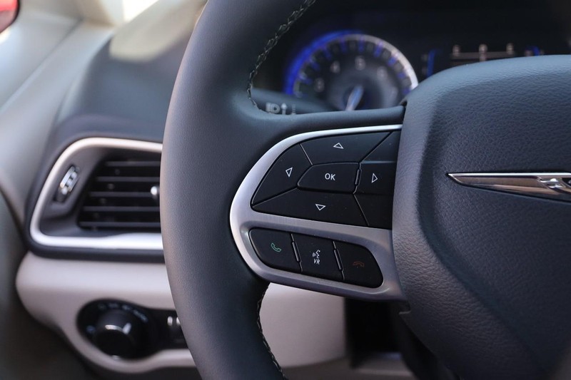 Chrysler Voyager Vehicle Image 13