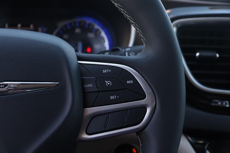 Chrysler Voyager Vehicle Image 14