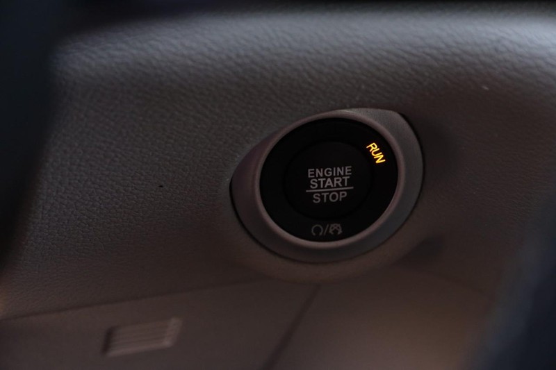 Chrysler Voyager Vehicle Image 16