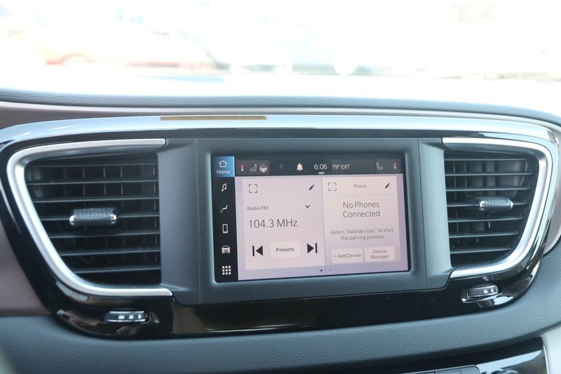 Chrysler Voyager Vehicle Image 17