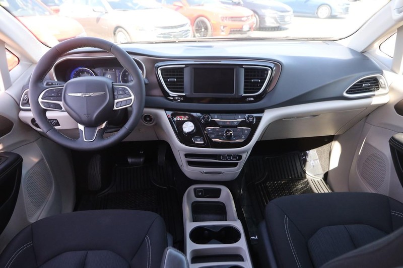 Chrysler Voyager Vehicle Image 21