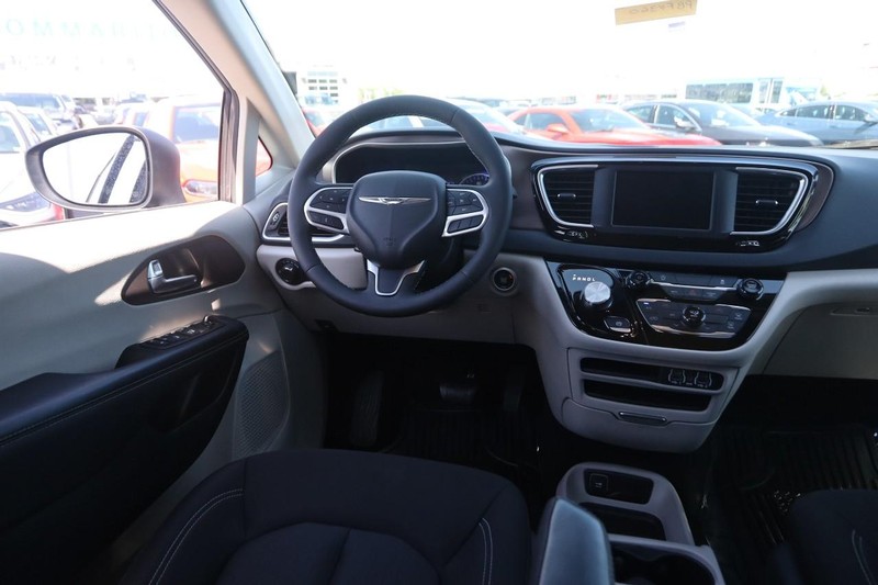 Chrysler Voyager Vehicle Image 22