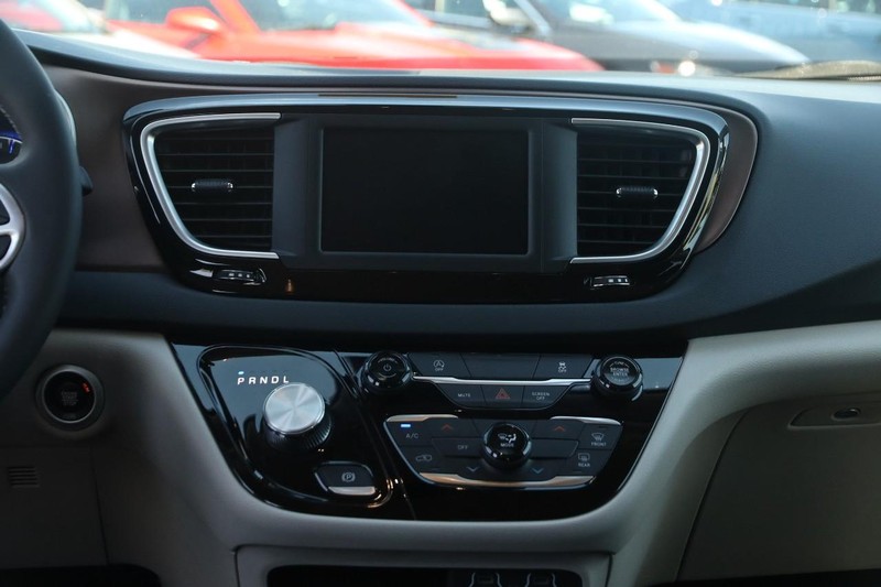 Chrysler Voyager Vehicle Image 24