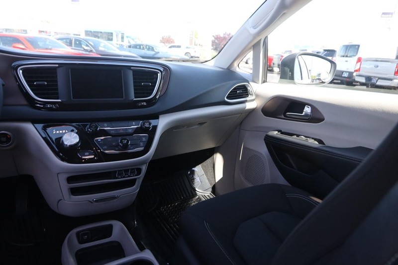 Chrysler Voyager Vehicle Image 25