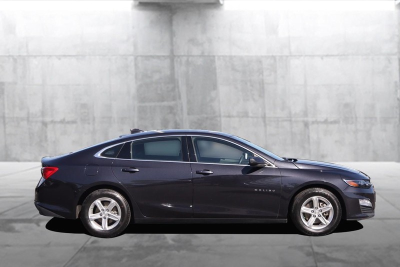 Chevrolet Malibu Vehicle Image 05