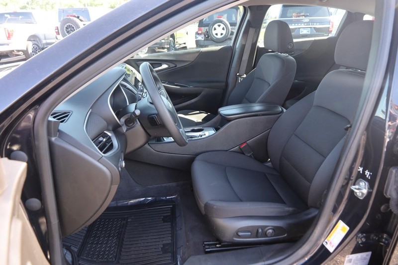 Chevrolet Malibu Vehicle Image 08