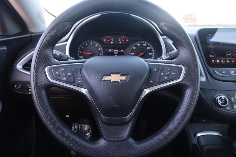 Chevrolet Malibu Vehicle Image 10