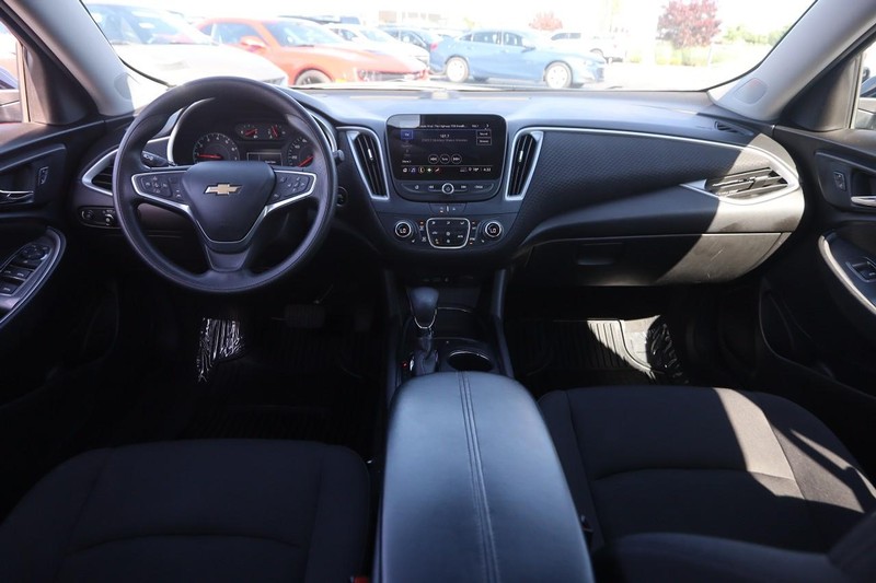 Chevrolet Malibu Vehicle Image 18